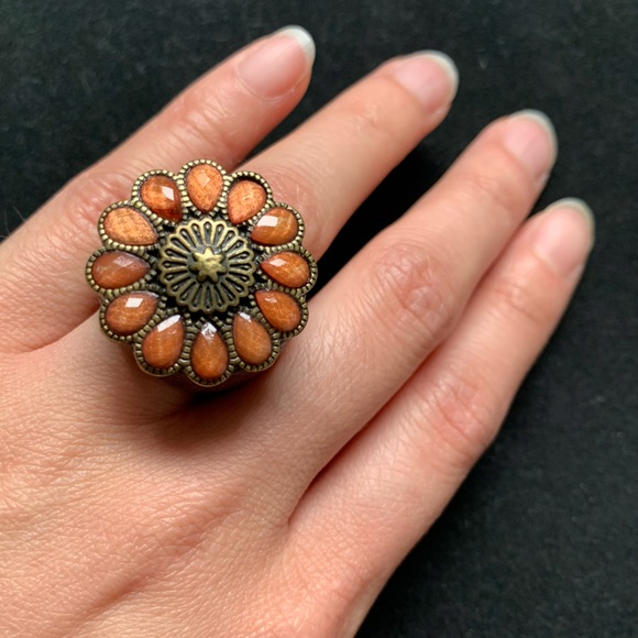 Vintage Wooden Flower Ring - Picture 2 of 3